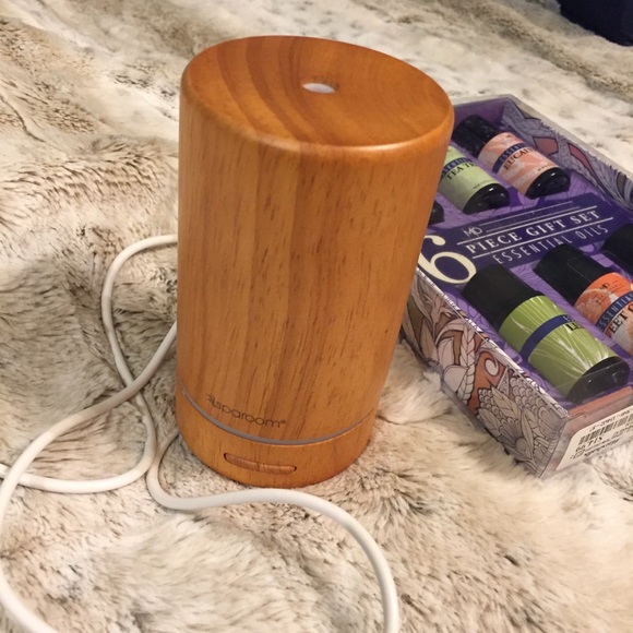 Essential Oils Diffuser with 6 different Oils - Picture 2 of 4